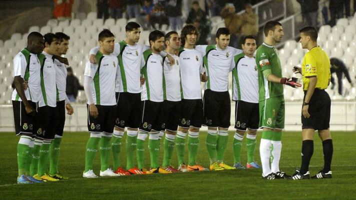 Telediario 1 - Los jugadores del Racing cumplen su amenaza y no juegan ante la Real