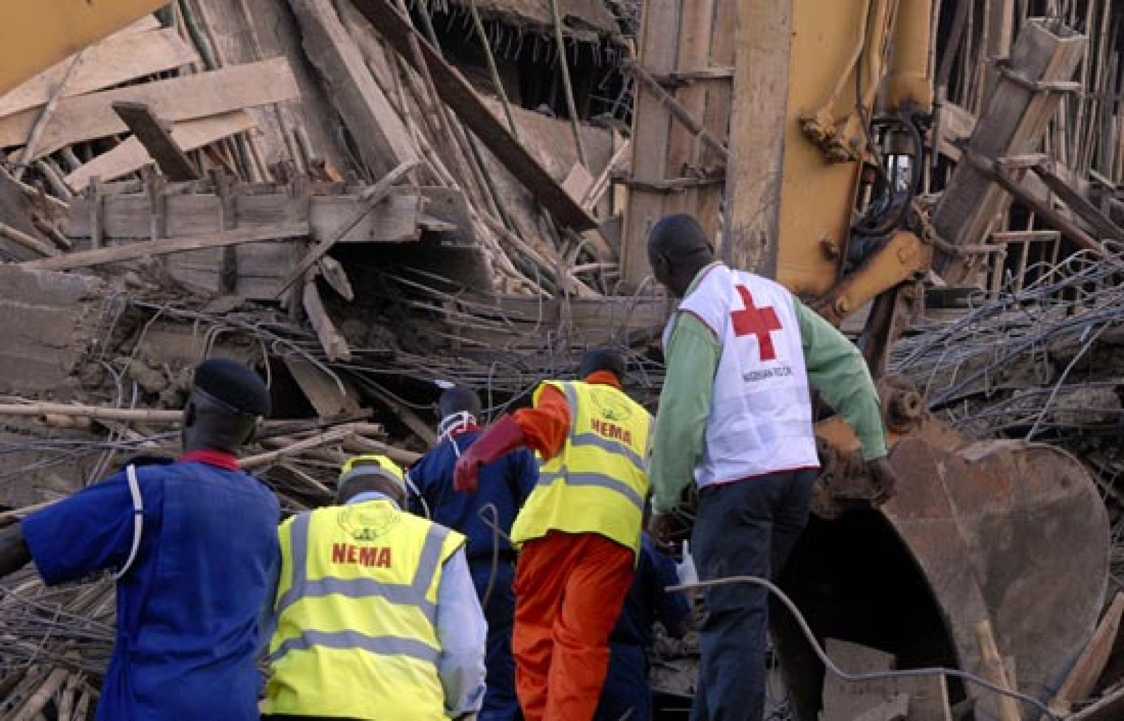 Se derrumba un centro comercial en construcción en Nigeria | Ver