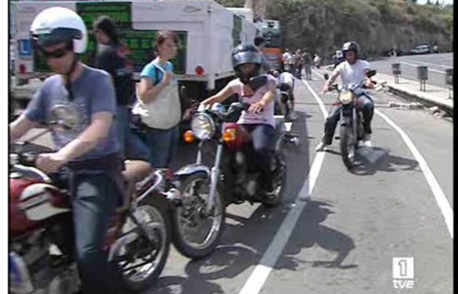 Los cambios del examen de moto que se introducirán en septiembre hacen que se llenen las autoescuelas.