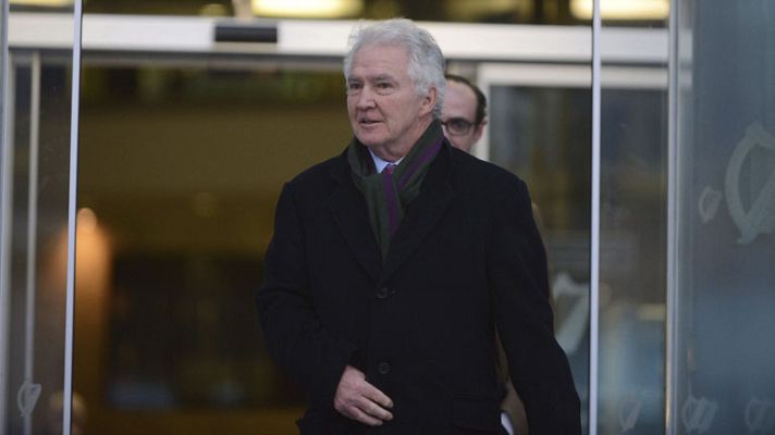 Los desayunos - Tres banqueros del Anglo Irish Bank se sientan en el banquillo