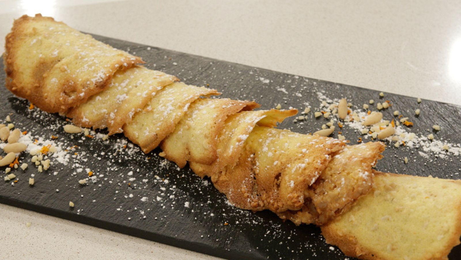 Tejas de piñones y mandarina