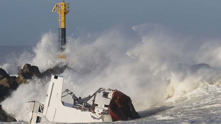 Telediario 1 - Accidente carguero español