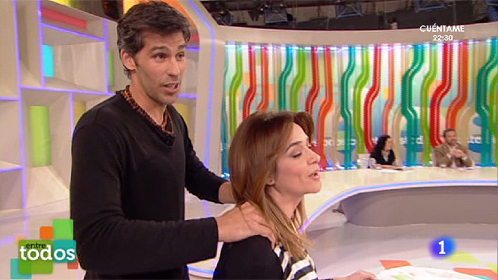 Entre Todos - Toñi pide un masaje al fisioterapeuta Pablo Llanes