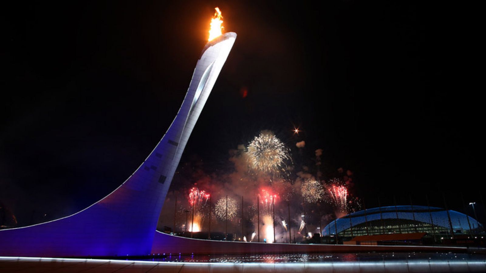 El presidente ruso, Vladímir Putin, ha sido el encargado de declarar abiertos los Juegos a las 22.27 hora local, ante mandatarios de más de medio centenar de países han estado presentes en el estadio por el que han desfilado deportistas de 88 países