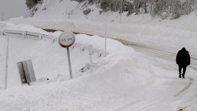 Una treintena de provincias estarán este martes en alerta por oleaje, vientos y nevadas | Ver