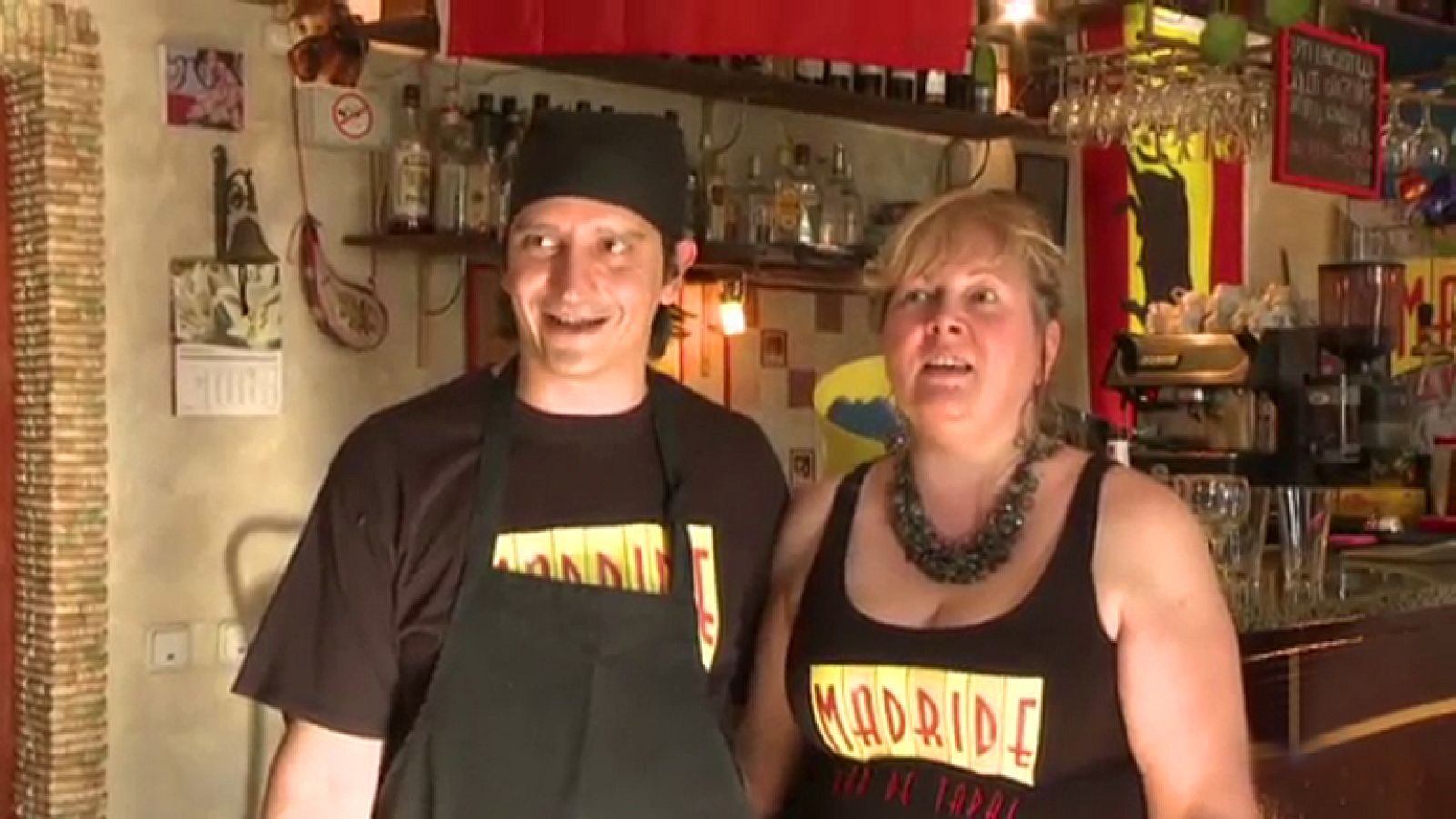 Españoles en el mundo - El Madride, un bar de lo más español en pleno Riga