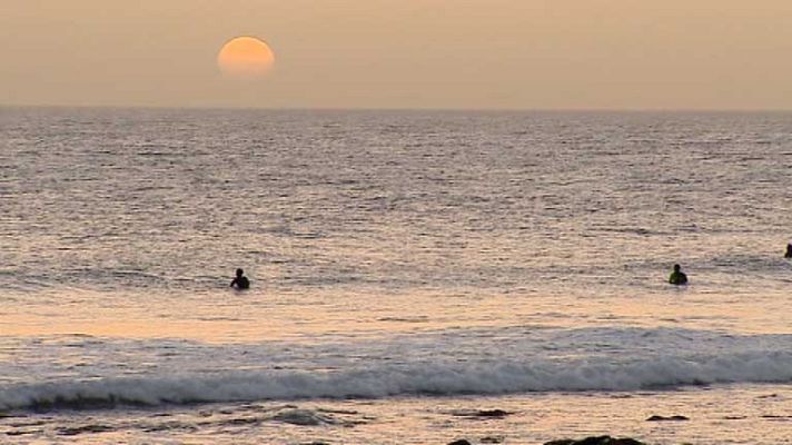 El tiempo - Nubes e intervalos de viento fuerte en el litoral de Galicia
