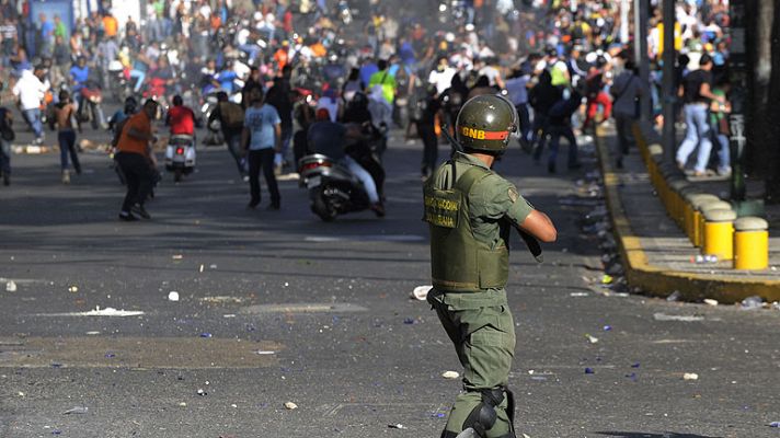 Telediario 1 - Tres muertos, heridos y acusaciones tras marchas en Venezuela