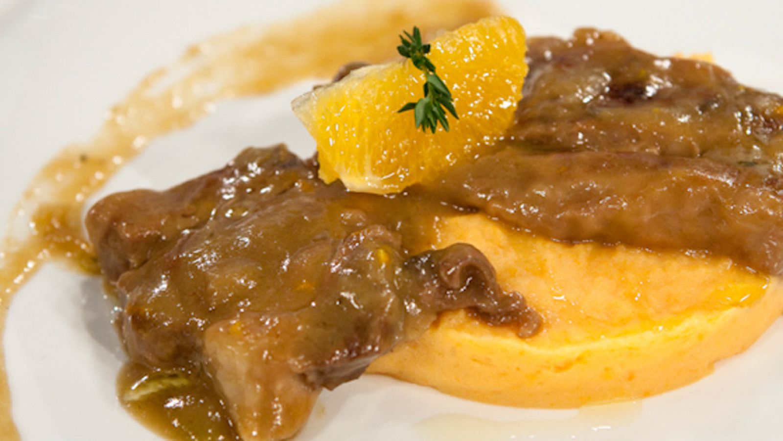 Falda de ternera al jerez con puré de batata