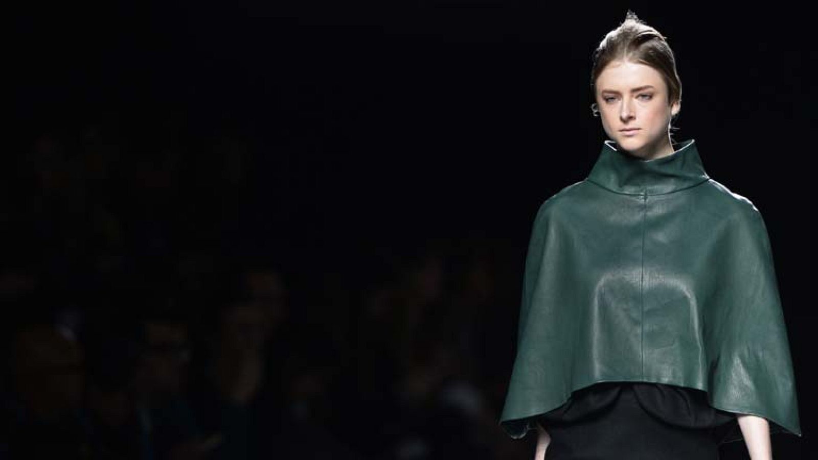 Desfile íntegro de Amaya Arzuaga en Fashion Week Madrid Febrero 2014. | Ver