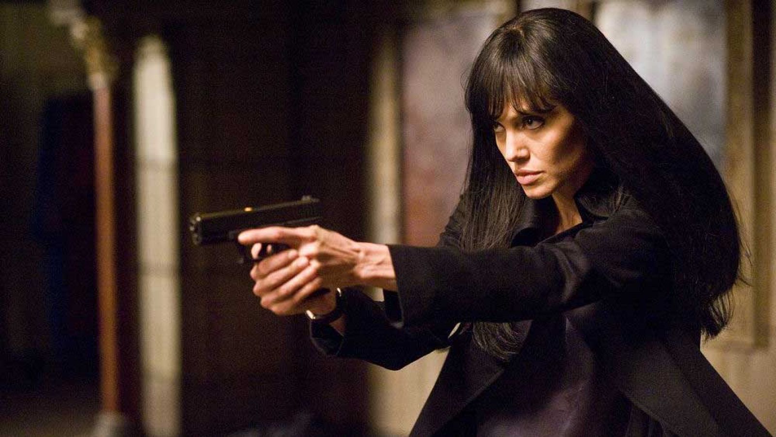 Una Angelina Jolie guerrera vuelve a la gran pantalla con Salt - La película de la semana | Ver