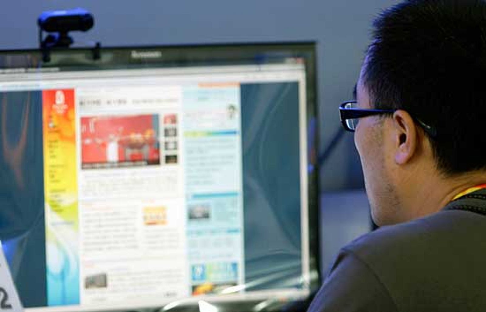 Las autoridades chinas han cedido a las presiones del COI y han levantado parcialmente el embargo de ciertas páginas de internet con contenido político. Aún así, los periodistas seguirán teniendo restricciones en el acceso a la red.