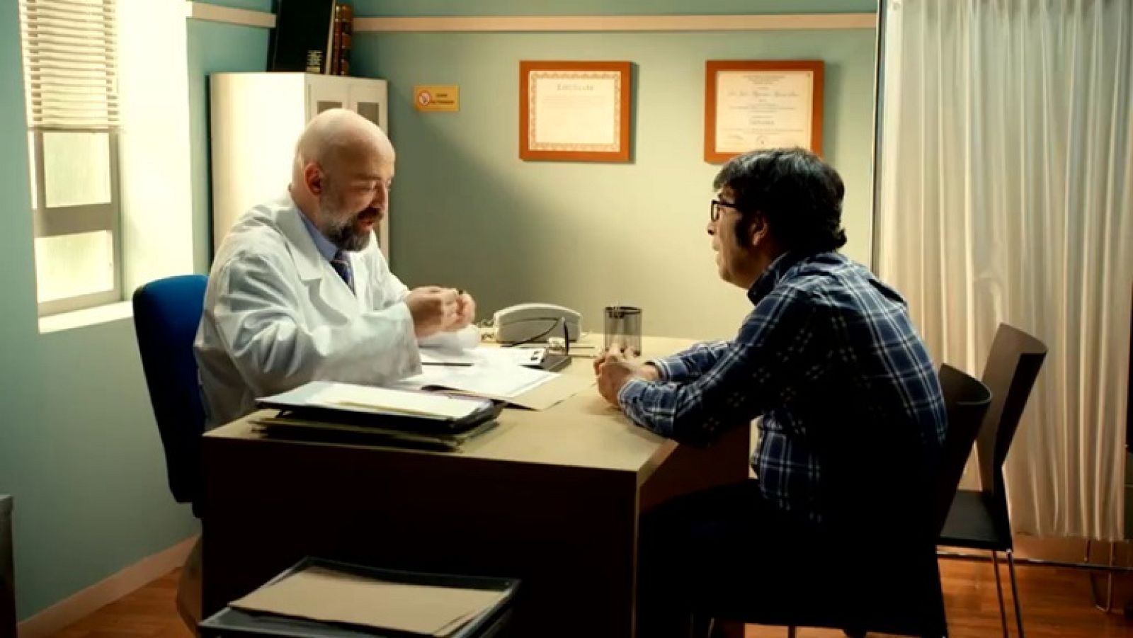 Un médico con tacto...rectal - ver ahora