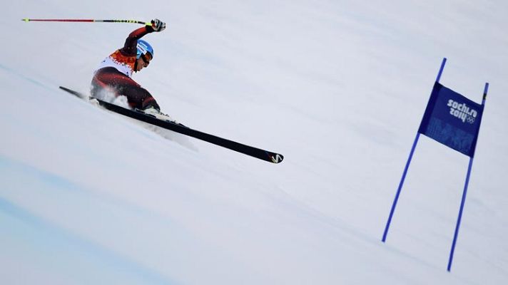  - Carolina Ruiz se va al suelo en el Supergigante