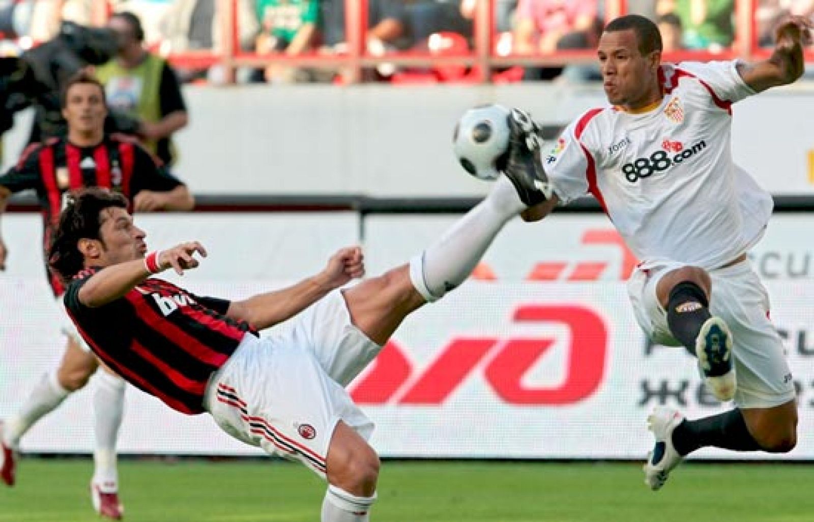 El Sevilla vence al Milan por 1-0 | Ver