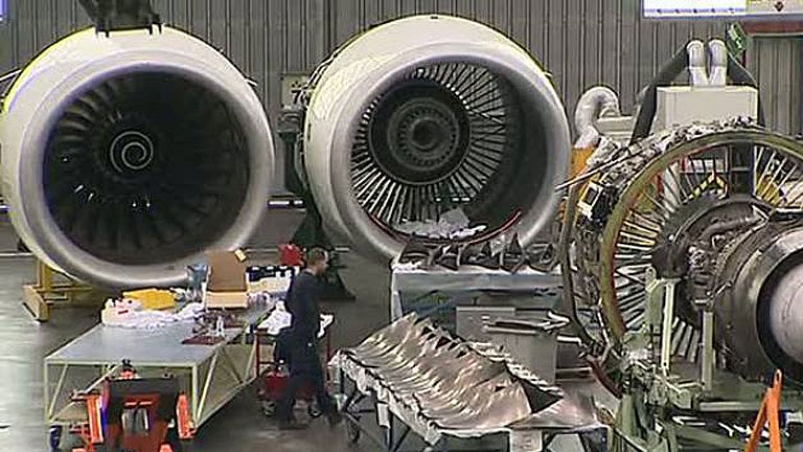 Los aviones comerciales pasan revisiones cada diez años