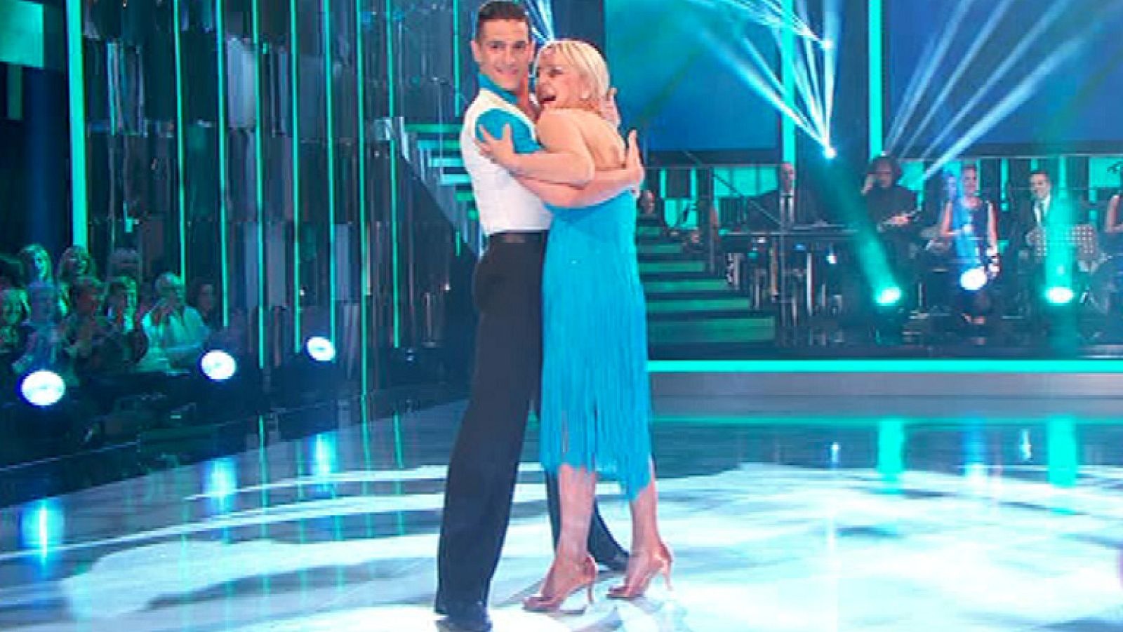 Maribel se 'cuelga en tus manos'