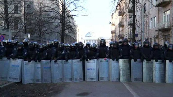 Telediario 1 - Telediario en 4' - 18/02/14