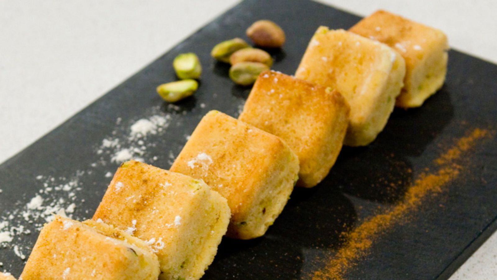 Brownie blanco con canela