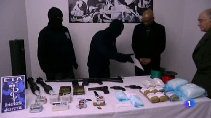 Telediario 1 - Los verificadores anuncian que ETA deja "fuera de uso" parte de su arsenal