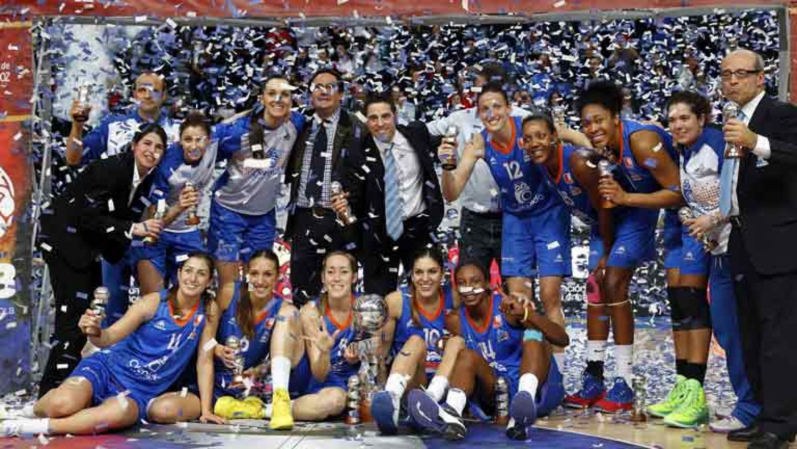 El Perfumerías Avenida se coronó como campeón de la Copa de la Reina por cuarta vez en su historia tras doblegar al Rivas Ecópolis, por 69-67, en los segundos finales de una prórroga decidida por la alero estadounidense Shay Murphy desde la línea de