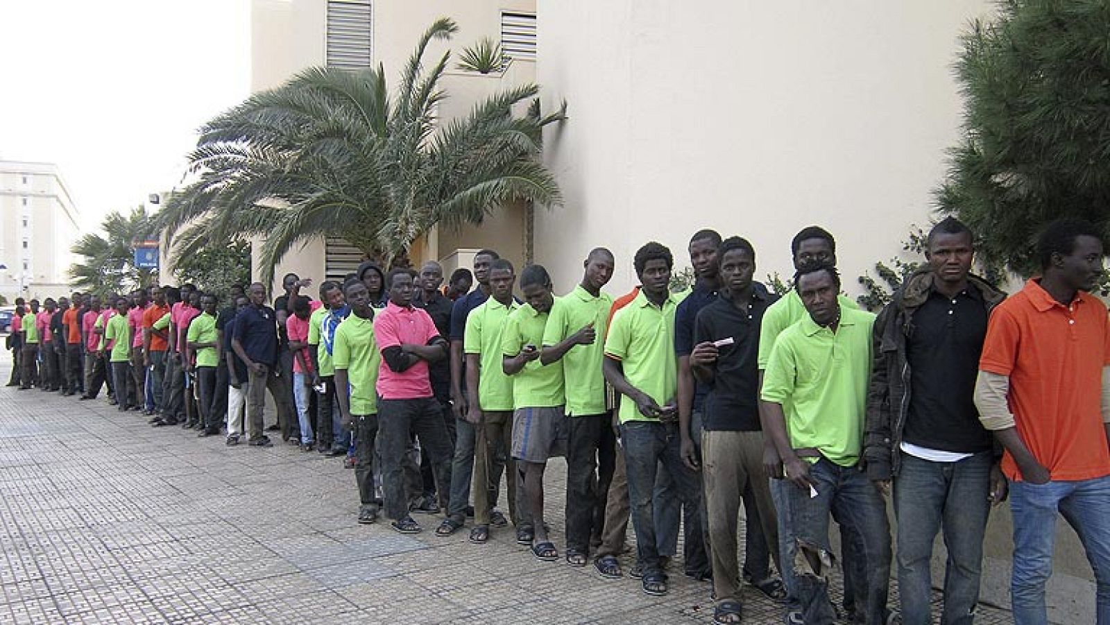 Unos cien inmigrantes subsaharianos entran en Melilla tras un nuevo asalto a la valla | Ver