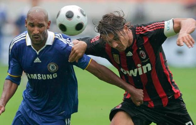  - Anelka le mete 4 goles al Milan