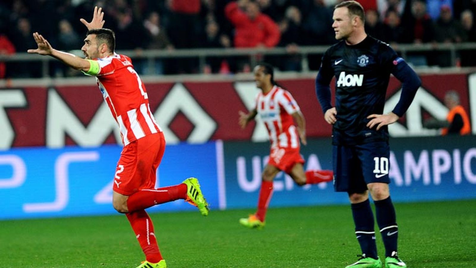 El Olympiacos pone al Manchester United contra las cuerdas