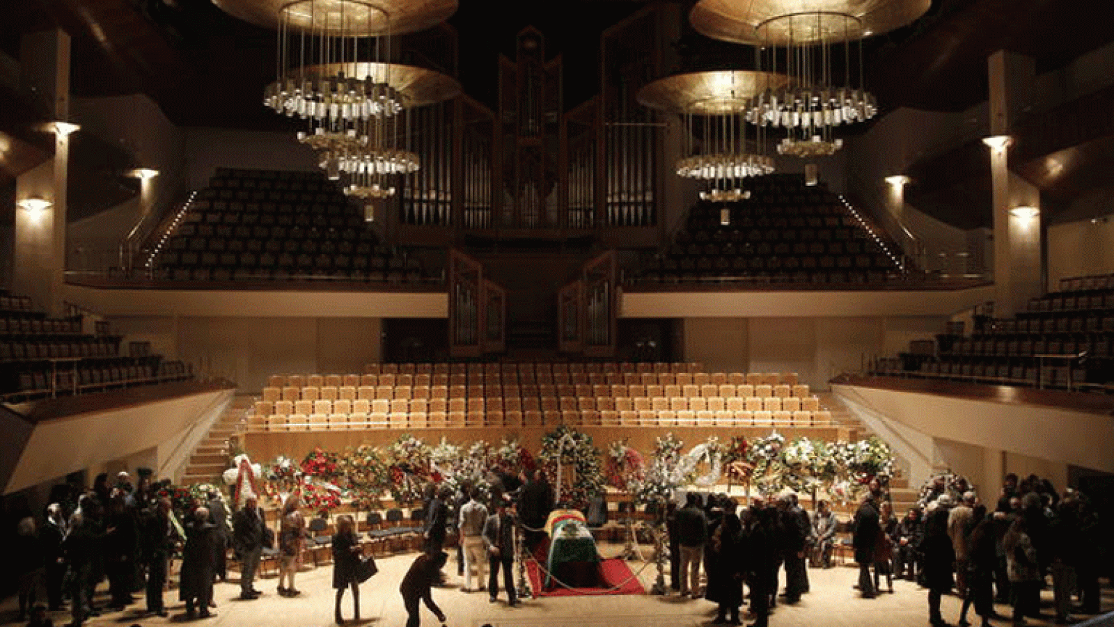 España Directo- Largas colas en el Auditorio Nacional para despedir a Paco de Lucía