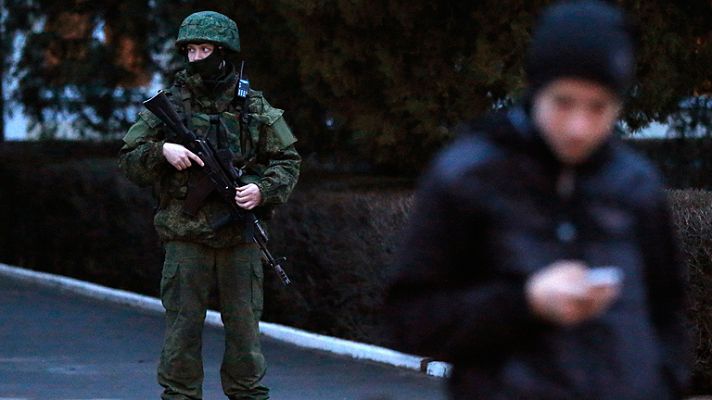 Telediario 1 - Ucrania pide ayuda a la ONU y denuncia la "ocupación" rusa de los aeropuertos de Crimea