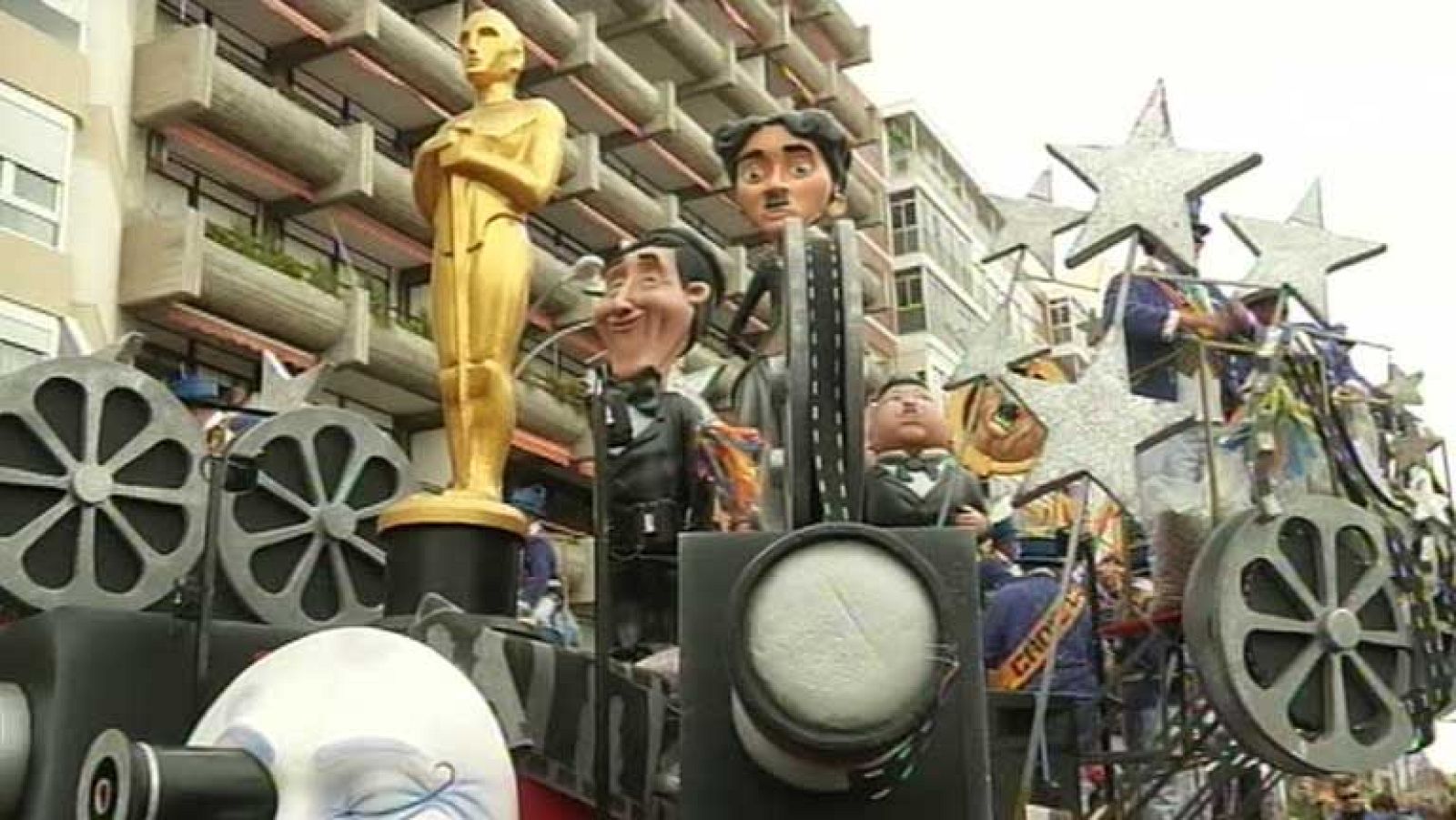 El mundo del cine ha sido protagonista en el desfile de Carnaval de Cádiz