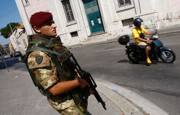  - Soldados en las calles de Italia