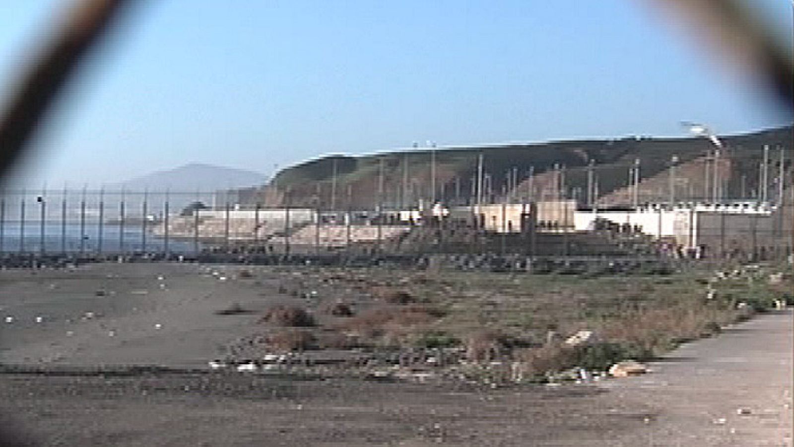 La Guardia Civil y las fuerzas marroquíes impiden un nuevo salto de inmigrantes a la valla de Ceuta