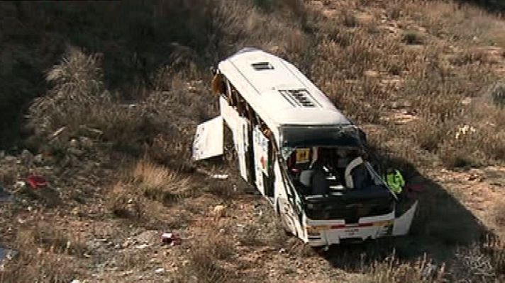 La mañana - 3 heridos graves al caer una ruta