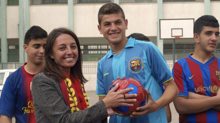 Telediario 1 - Los niños palestinos de Kfar Sur vuelven a disfrutar del fútbol gracias al Barça