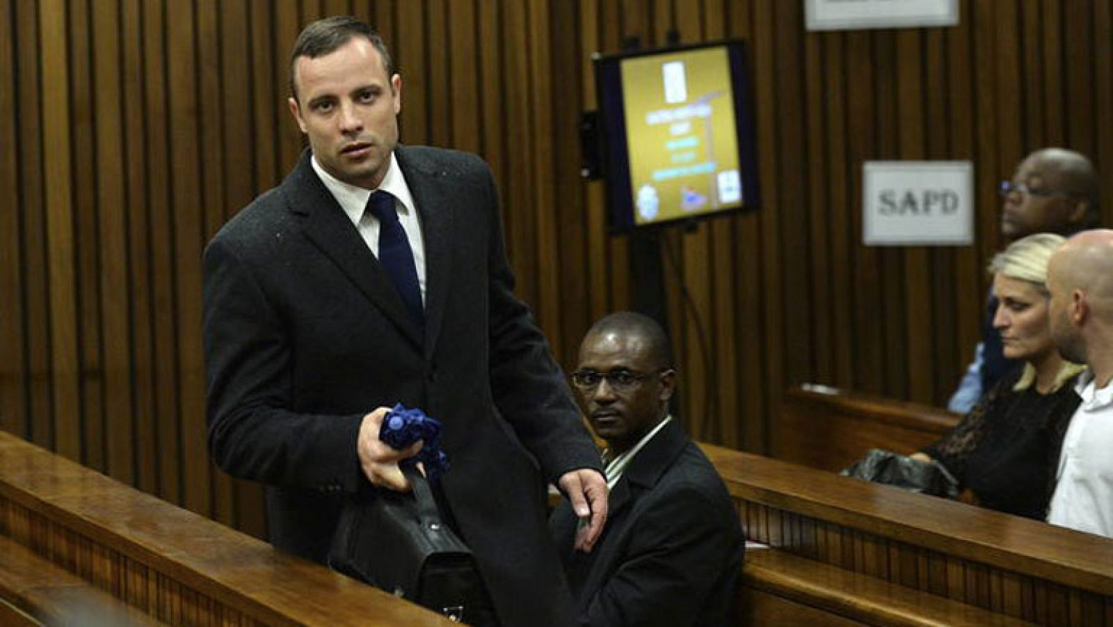 Otra vecina de Pistorius oyó una discusión la noche del crimen | Ver