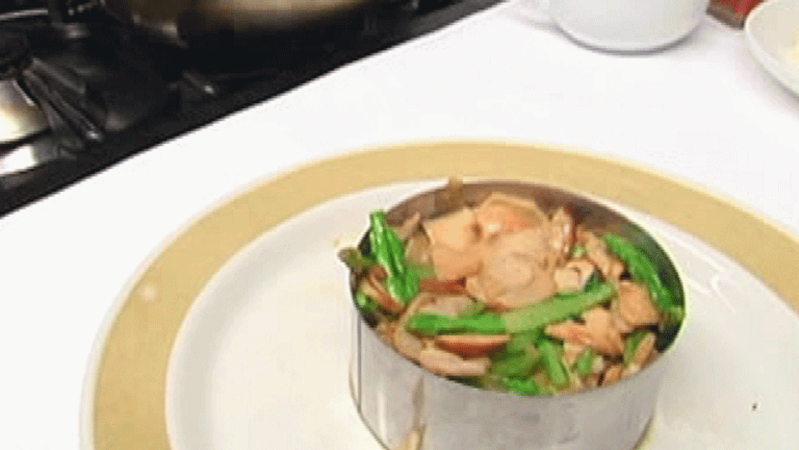 España Directo- Salteado de verduras con torta del casar