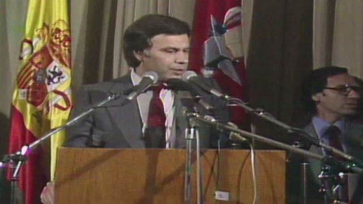Fue noticia en el Archivo de RTVE - Felipe González celebra la victoria socialista en 1982