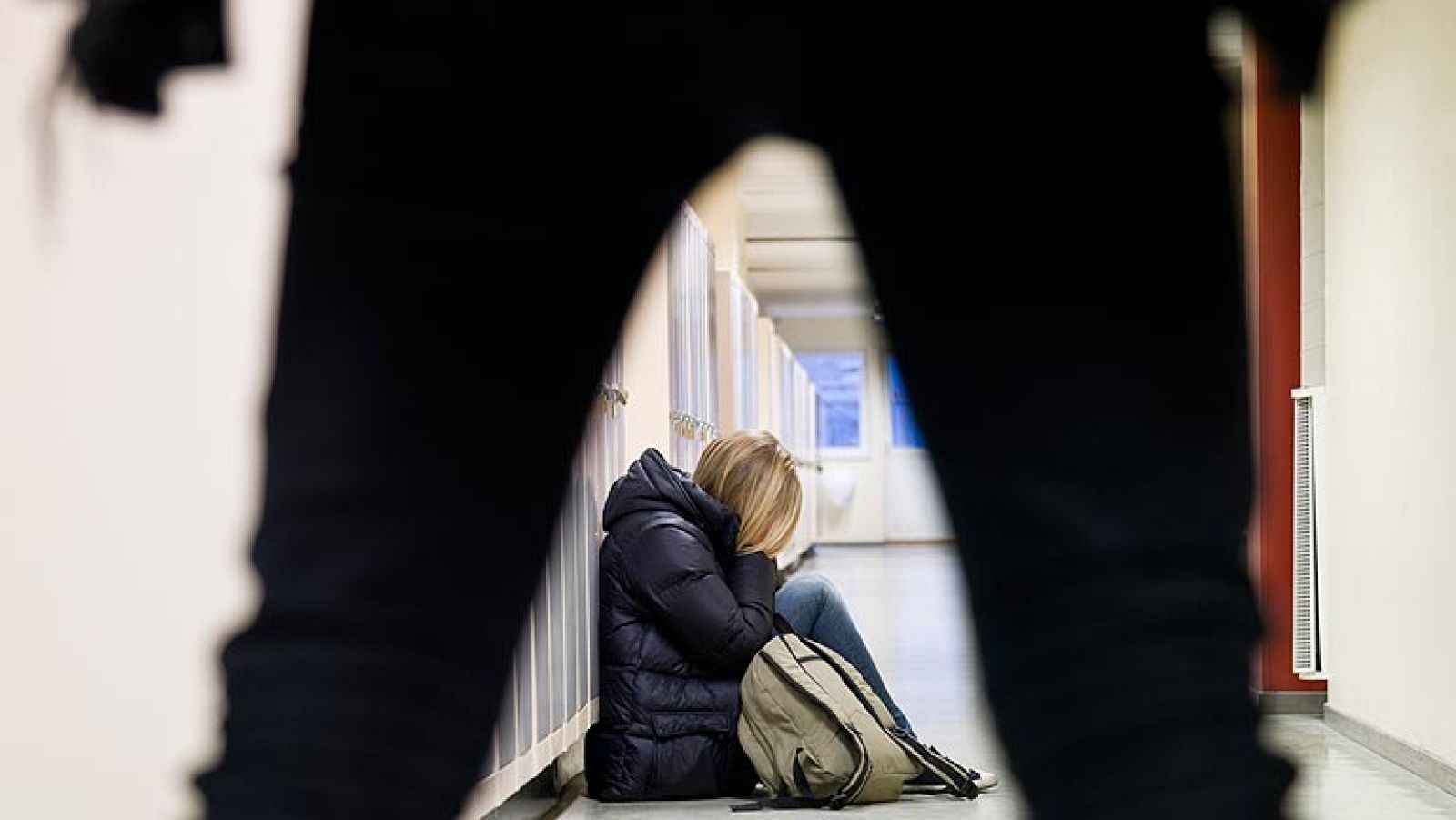 Una menor de 13 años da una brutal paliza a otra adolescente, en un instituto de Sabadell