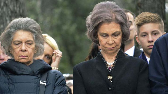 Telediario 1 - La reina Sofía viaja a Grecia