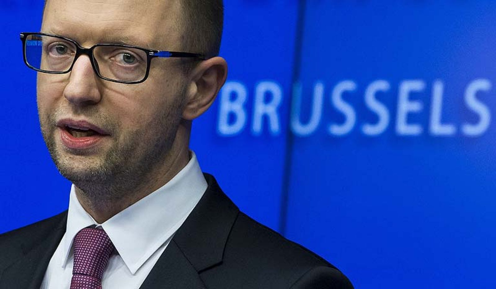 Yatseniuk advierte de que Ucrania responderá si Rusia invade su territorio