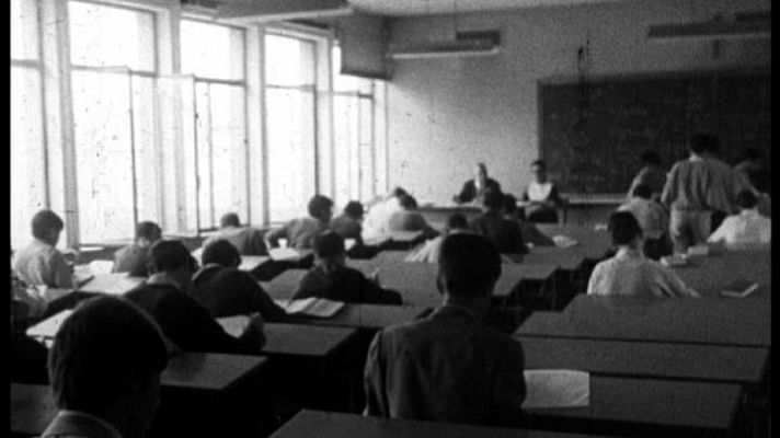 Moments - "L'escola"