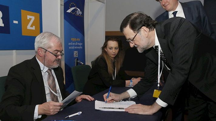 Telediario 1 - Problema en el avión de Rajoy