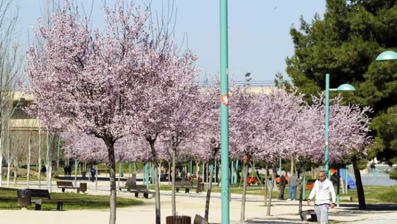 Suben las temperaturas y sigue el fuerte viento en el Estrecho