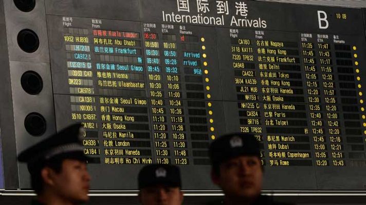 Telediario 1 - Sin noticias del avión desaparecido