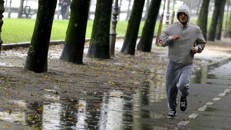 Lluvias en la Comunidad Valenciana y levante fuerte en el Estrecho