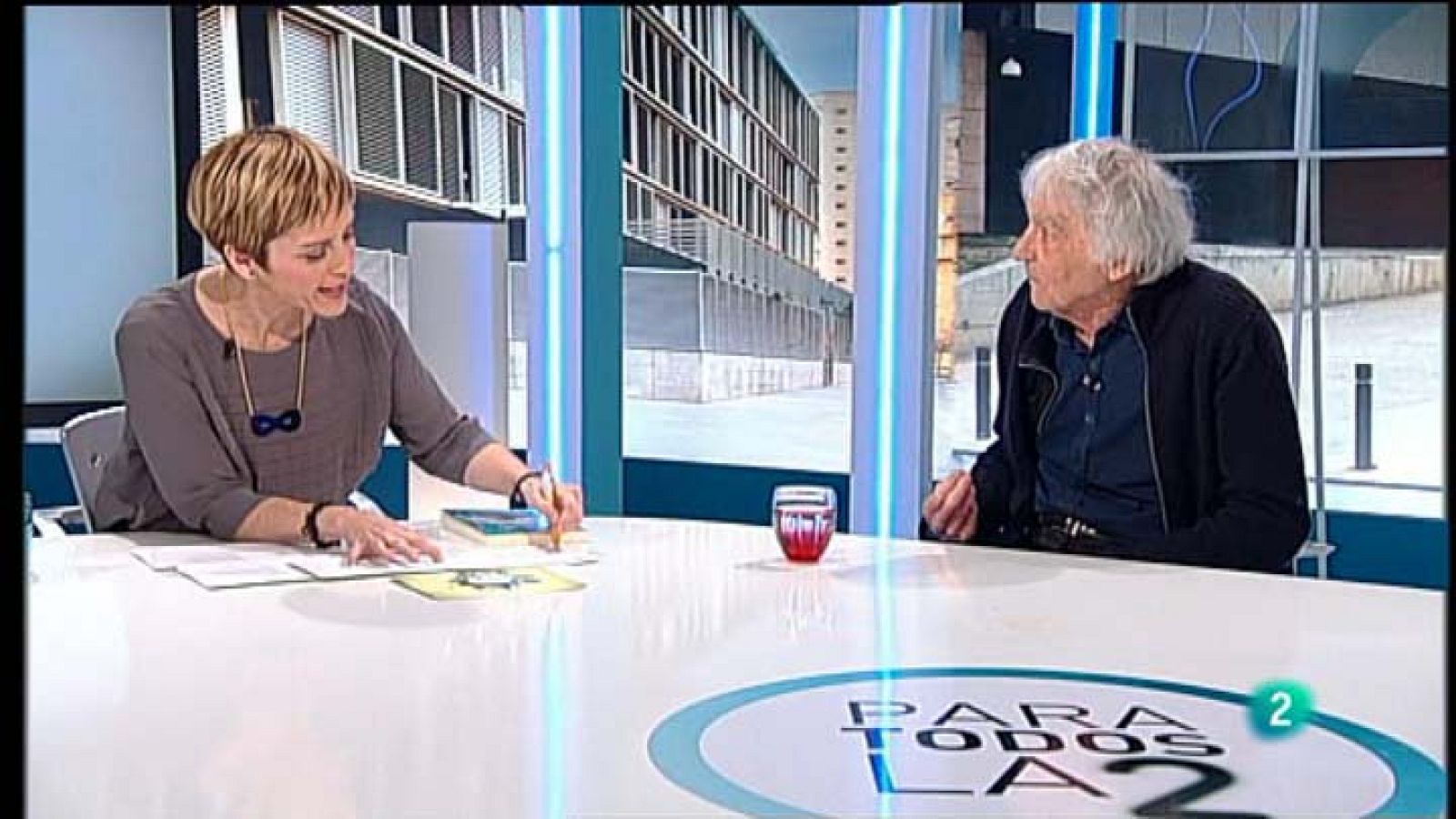 Para Todos La 2 -  Entrevista a Armand Mattelart