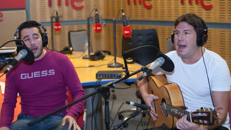 Andy y Lucas nos presentan su último disco 'Más de 10' en acústico - Ver ahora