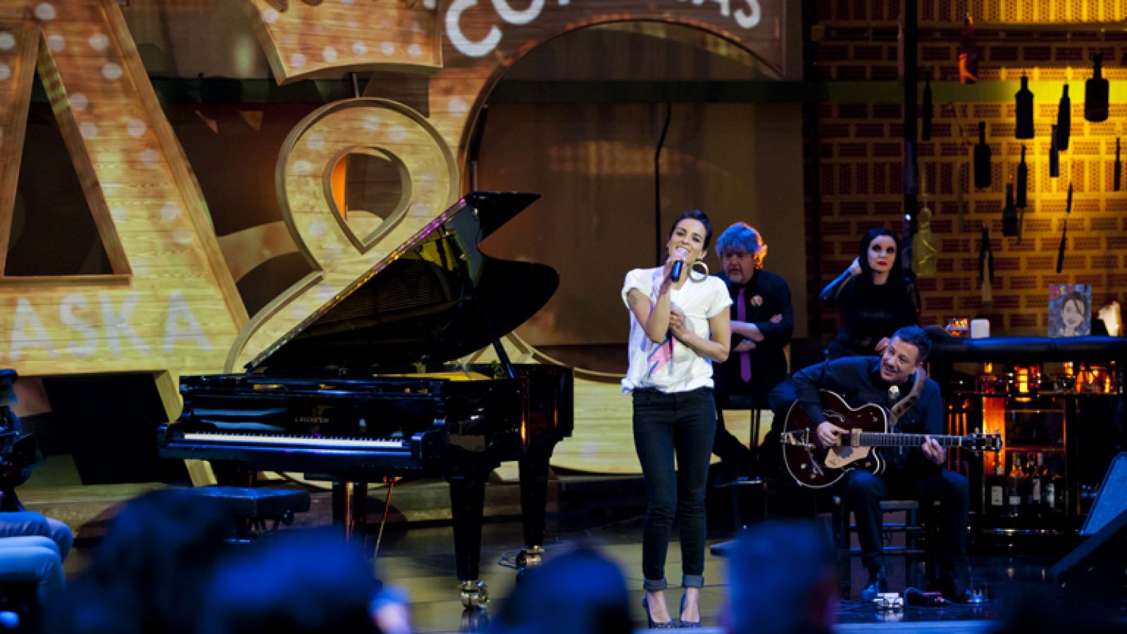 Bebe transforma "Ella" - Ver ahora