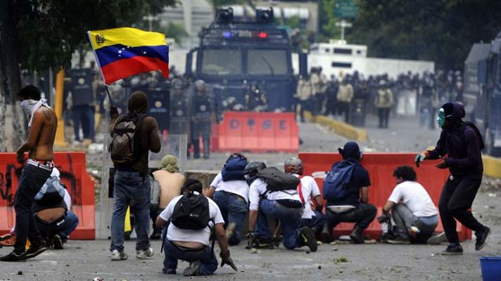 Telediario 1 - Maduro anuncia "medidas drásticas" contra enfrentamientos